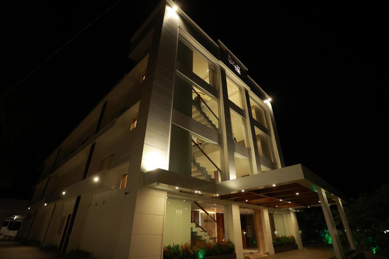 The Gold Hotel Palakkad Exteriör bild