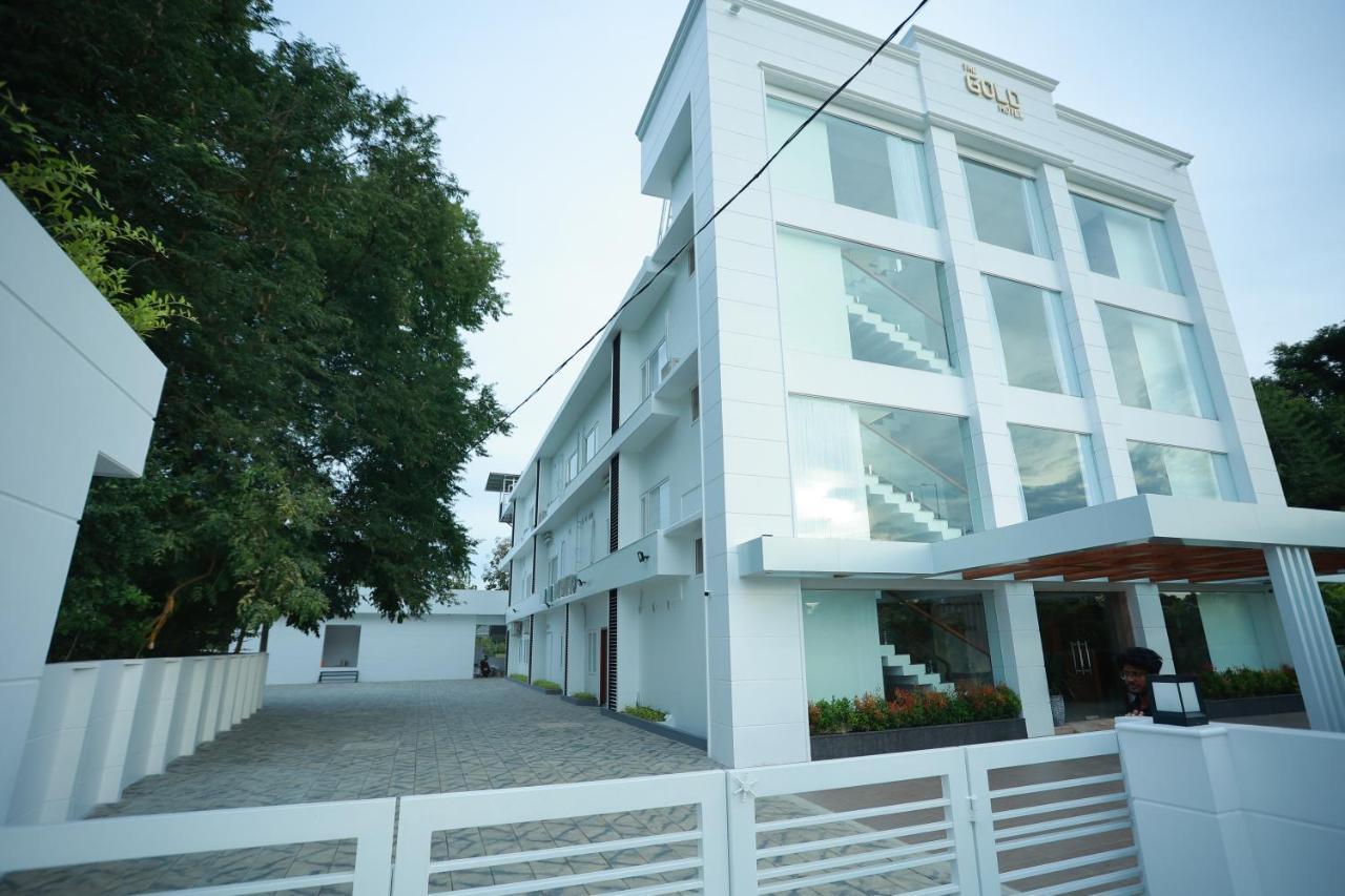 The Gold Hotel Palakkad Exteriör bild