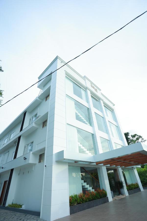 The Gold Hotel Palakkad Exteriör bild