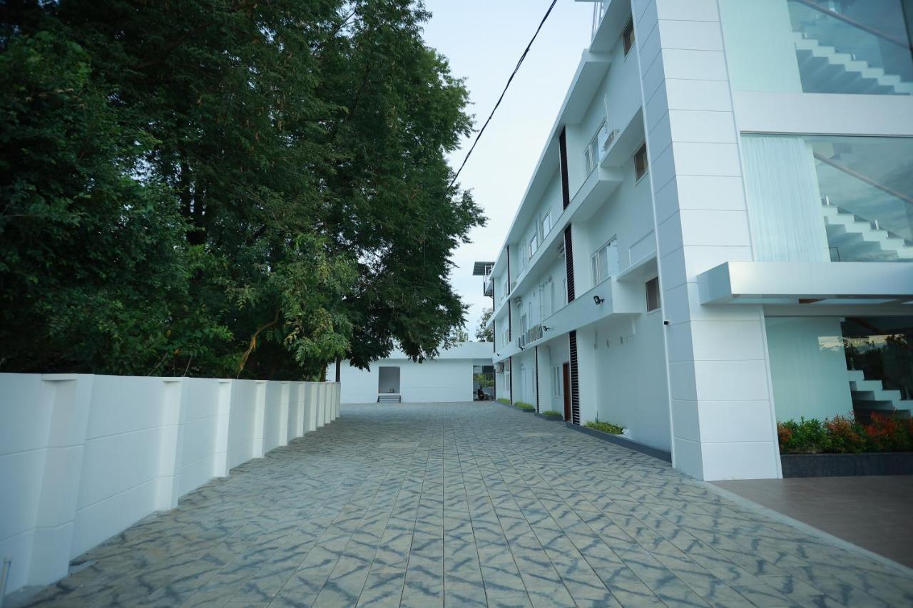 The Gold Hotel Palakkad Exteriör bild