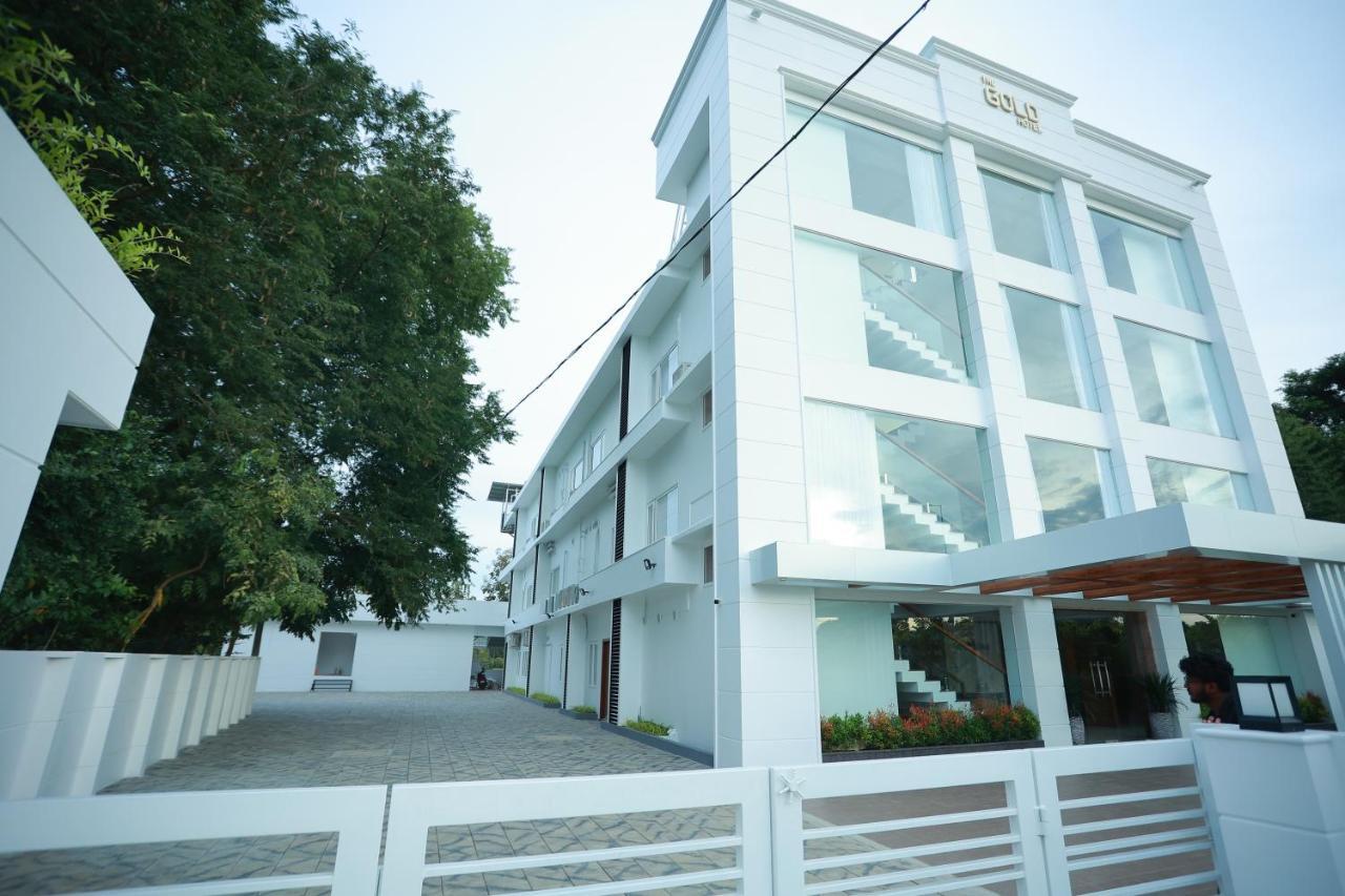 The Gold Hotel Palakkad Exteriör bild